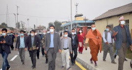 गौतमबुद्ध विमानस्थलको अवलोकनका क्रममा मन्त्री भट्टराई सहितको टोली ।